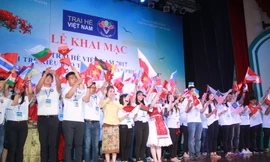 120 bạn trẻ kiều bào vui mừng ra mắt lãnh đạo và thanh niên TPHCM.