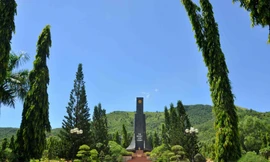 Về bài thơ 'Người đi tìm phần mộ em trai mình'