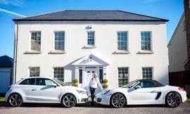 Căn biệt thự 'phủ' tông trắng từ trong ra ngoài