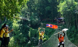 Thiếu nhi Việt – Lào chung vui