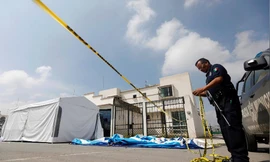 Cảnh sát phong tỏa hiện trường vụ việc. Nguồn: Reuters.