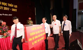 Trường Đại học Thủy lợi ủng hộ đồng bào lũ lụt miền Trung