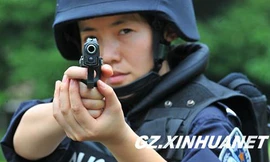 Phan Cầm luyện bắn súng.