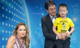 Thanh Hà bên cha con nhạc sĩ Đức Huy.
