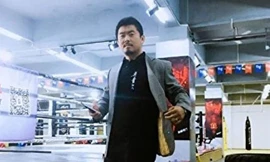 Từ Hiểu Đông không còn vẻ ngang tàng như mọi khi.