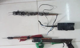 Hai thanh niên bắn thủng bụng công an bằng súng tự chế