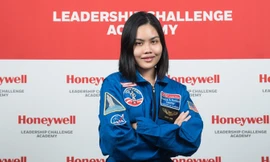 Nhâm Bảo Khanh tại Trung tâm Vũ trụ & Tên lửa Hoa Kỳ (USSRC).