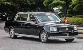 Toyota Century Royal của Nhà vua Nhật Bản. 