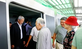 Tin nóng 24H: Người dân tham quan đoàn tàu đường sắt Cát Linh - Hà Đông