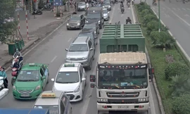 4 xe rác 'rồng rắn' cướp đường buýt nhanh BRT 
