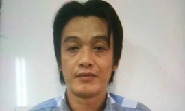 Sau khi dùng ma túy, Thạch rút dao đâm chết bạn ngay giữa đường.