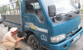 Công an khám xét xe tải do Trần Nhã U. điều khiển gây tai nạn vào ngày 11/9.