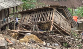 Bản ở Mường La chỉ còn trơ đá sau lũ quét