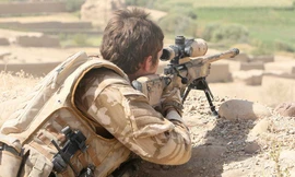 Một lính bắn tỉa SAS tại Iraq. Ảnh: Alalam News.