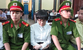 ‘Siêu lừa’ Huỳnh Thị Huyền Như tại một phiên tòa. Ảnh: Tân Châu.