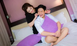 'Hot boy trà sữa' tình cảm bên vợ trong ảnh cưới