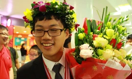 Em Đinh Anh Dũng giành huy chương vàng Olympic Vật lý Quốc tế 2017.