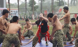 Nữ Đặc công Việt Nam phô diễn nội công tuyệt đỉnh