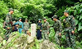 Lực lượng biên phòng Cao Bằng và dân quân địa phương tuần tra bảo vệ đường biên, mốc giới.