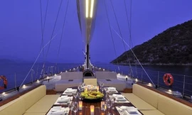 Bên trong du thuyền hơn 9 triệu USD của điệp viên 007