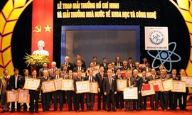 Lễ trao giải thưởng Hồ Chí Minh và Giải thưởng Nhà nước về KH&CN lần thứ IV năm 2010.