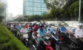 Đến năm 2030, TPHCM sẽ hạn chế xe máy cá nhân? Ảnh: Việt Văn.