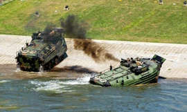 Xe thiết giáp tấn công đổ bộ của Thủy quân Lục chiến Mỹ (Ảnh minh họa: US Marine Corp)