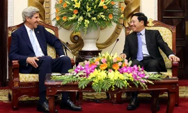 Cựu Ngoại trưởng Mỹ John Kerry thăm Việt Nam