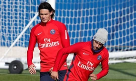 Neymar tỏ thái độ 'lạnh lùng băng giá' với Cavani trên sân tập