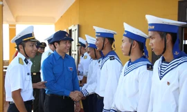 Ấm tình quân dân nơi huyện đảo Trường Sa