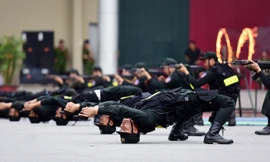 Sinh viên cảnh sát bắn súng, vượt lửa tập trấn áp tội phạm