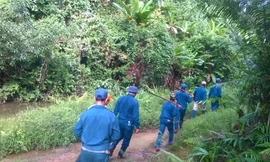 Lực lượng chức năng tại TT-Huế nỗ lực tìm kiếm nạn nhân mất tích giữa rừng sâu nhưng chưa có kết quả.