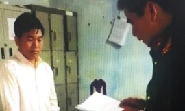 Ông Mai Hiền nghe đọc lệnh bắt tạm giam 