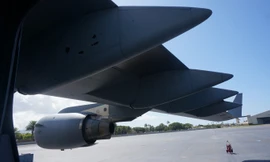 C-17 có sải cánh 51,75m.