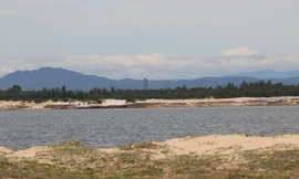 Cận cảnh công trường không bóng người ở mỏ sắt lớn nhất Đông Nam Á