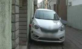 'Cao thủ' đỗ xe sát tường không cần nhìn gương