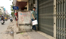 Những trạm biến áp 'nguy hiểm chết người' án ngữ vỉa hè