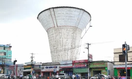 Cận cảnh 7 thủy đài “khổng lồ” sắp bị phá dỡ ở Sài thành