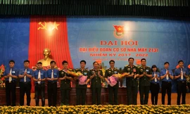 Lãnh đạo Tổng cục CNQP và Nhà máy Z131 chúc mừng BCH Đoàn cơ sở nhà máy nhiệm kỳ 2017-2022.