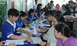 Thí sinh là thủ tục nhập học tại trường ĐH Nguyễn Tất Thành.