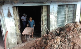 Hàng trăm hộ dân bị ảnh hưởng bởi dự án nâng đường Kinh Dương Vương. Ảnh: Việt Văn.