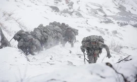 Nguyên tắc KOLD của biệt kích Mỹ bao gồm giữ sạch, tránh quá nhiệt, mặc quần áo rộng nhiều lớp và giữ quần áo khô. Ảnh: US Air National Guard.