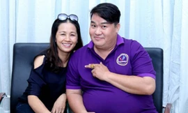 Hoàng mập kỷ niệm 19 năm ngày cưới, bà xã xúc động không cầm được nước mắt