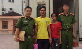 Hai đối tượng bị dẫn giải tại CQĐT.