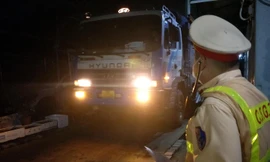 Bóc chiêu chở quá tải của xe ‘hổ vồ’ đã cắt thùng