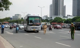 Lượng phương tiện tăng đột biến trước kỳ nghỉ lễ 2/9, nhiều xe khách ‘nhồi nhét’ bị xử lý