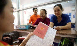 Người dân còn 1 tháng để sử dụng sổ hộ khẩu giấy