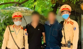 Cảnh sát kịp thời 'níu chân' thanh niên định nhảy cầu Chương Dương vì áp lực công việc