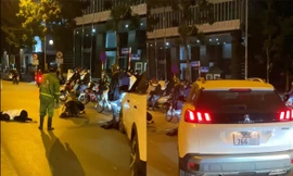 Cô gái lái ô tô tông nhiều người đi bộ ở Hà Nội