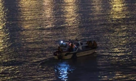 Xuyên đêm tìm kiếm đôi nam nữ nhảy cầu Long Biên